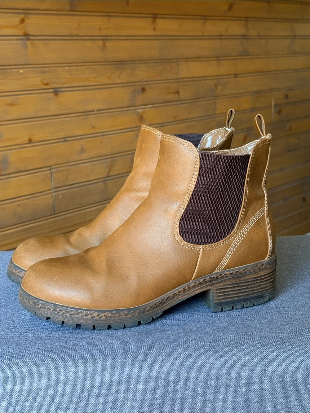 ANDIAMO Kelsey Tan Brown Leather Lug Sole Chelsea Boots Size 7.5